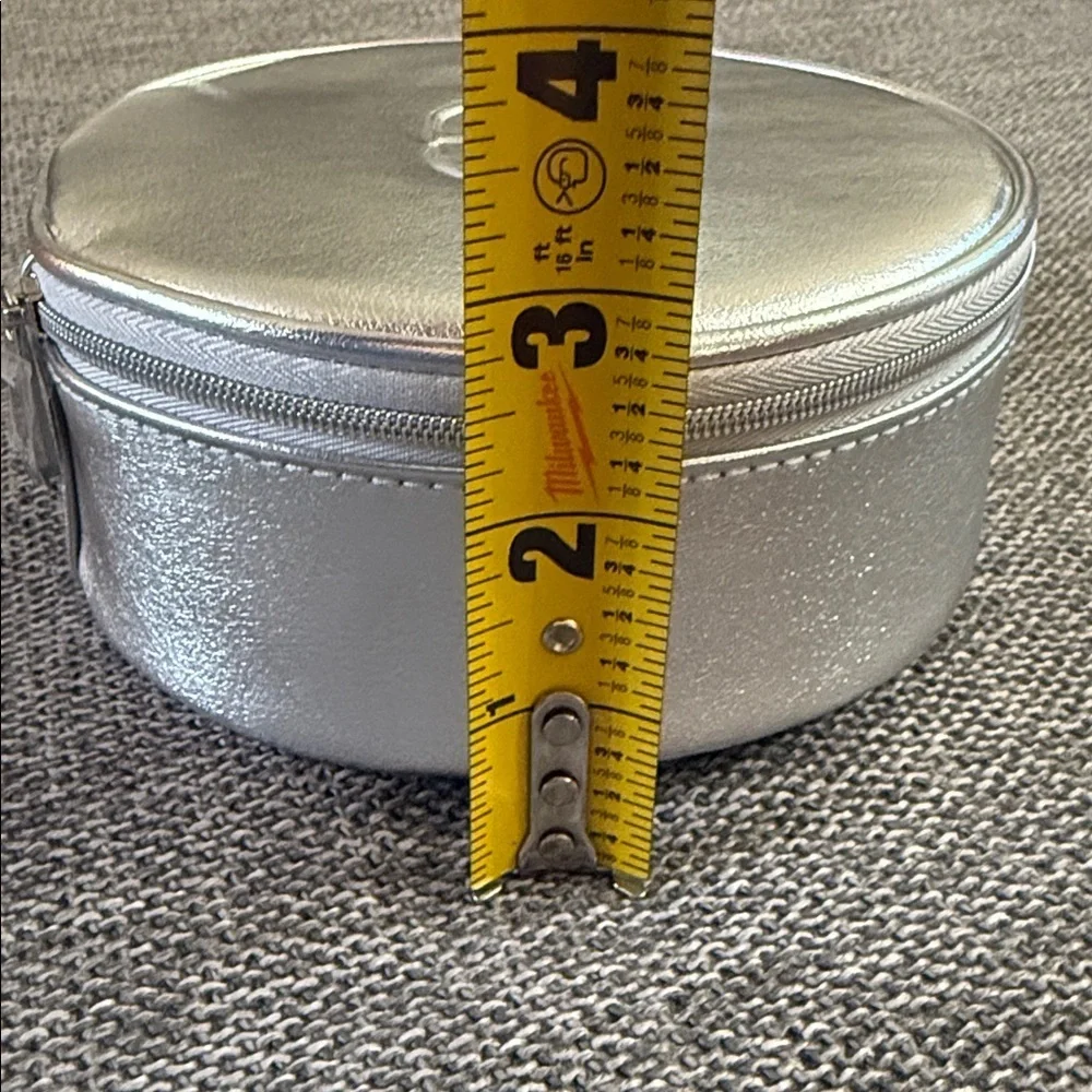 Dior Silver Round Pouch Vanity New Authentic - Picture 16 of 17